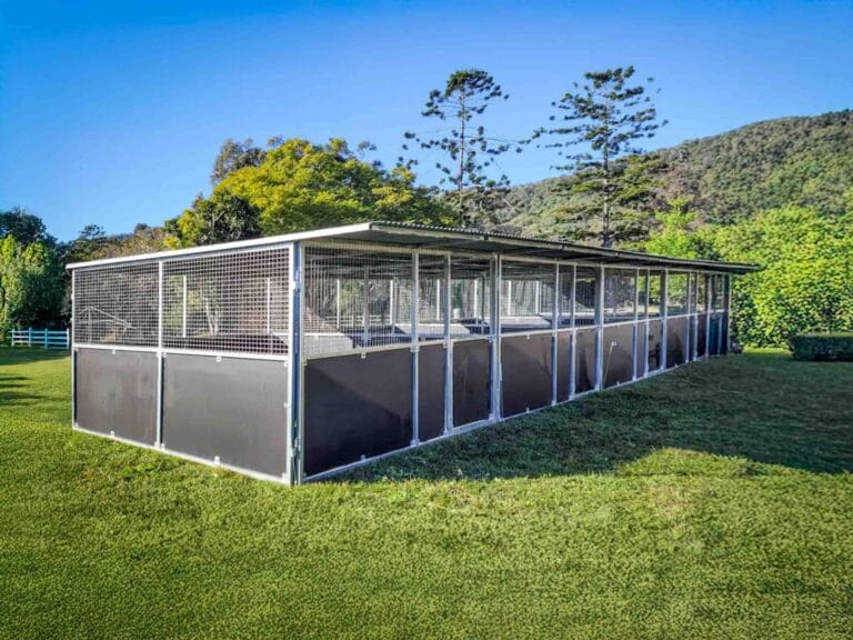 Custom 4x4m horse stables with mesh panels