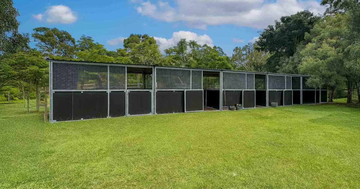 4-Bay Outdoor Horse Stable with Tack Room – Yard Install