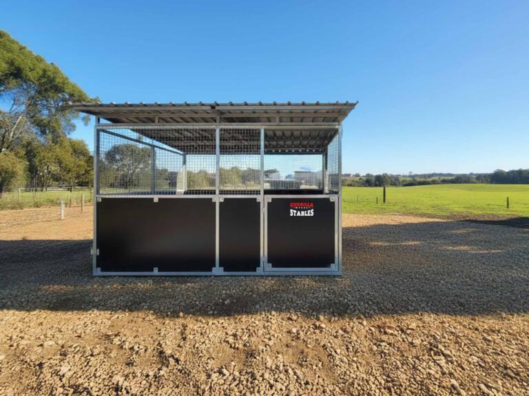 4m x 4m (16m²) freestanding portable horse stable