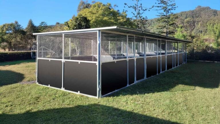 4 Horse multi-bay modular horse Stable Sanford Valley