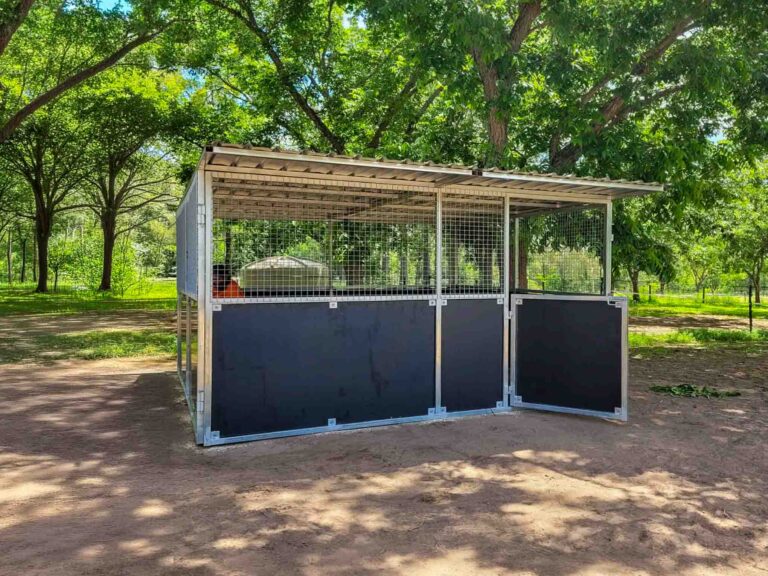 4m x 4m modular horse stable with swing gate and ventilated mesh panels