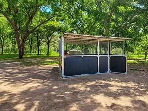 single standalone modular horse stable with mesh panels and ply kickboards under roof
