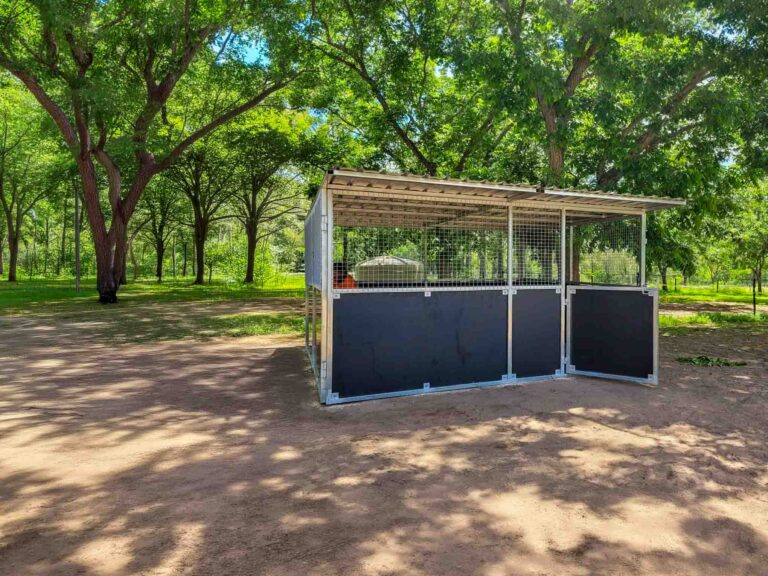 single standalone modular horse stable with mesh panels and ply kickboards under roof